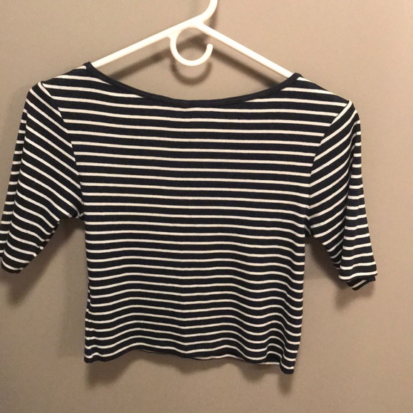 Quarter sleeve crop top - Picture 2 of 2